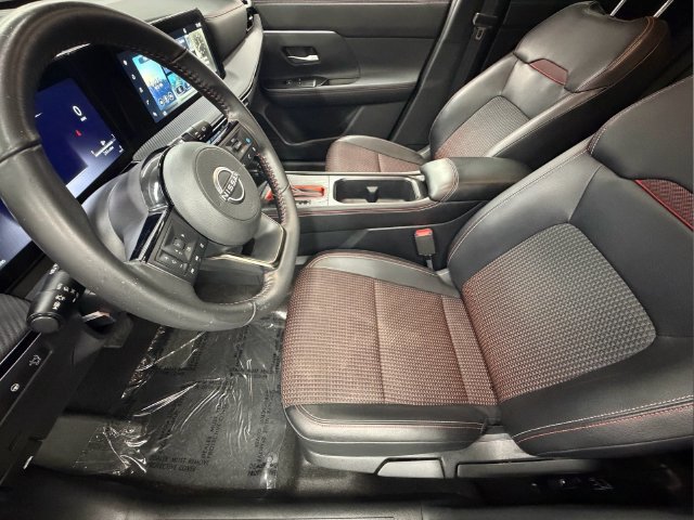 Used 2025 Nissan Kicks SR FWD image 14