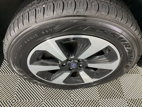 Used 2018 Subaru Forester 2.5i Premium w/ All-Weather Package image 9