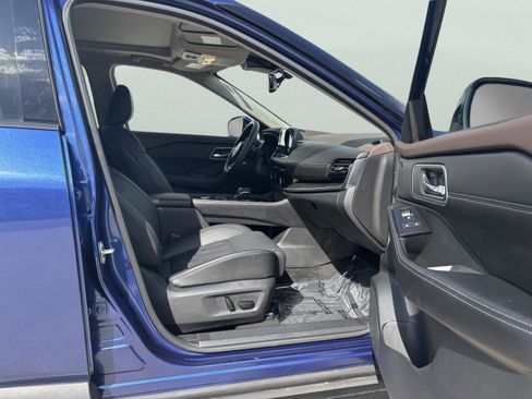 Used 2023 Nissan Rogue Platinum image 16