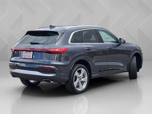 Used 2025 Audi Q5 2.0T Premium Plus w/ Premium Plus image 5
