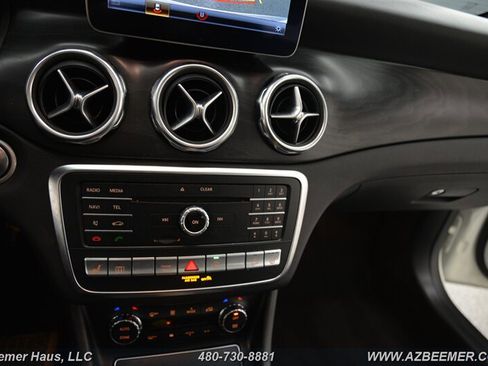 Used 2018 Mercedes-Benz GLA 250 4MATIC w/ Premium Package image 33