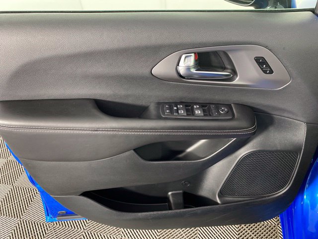 Used 2026 Chrysler Pacifica Select FWD image 13