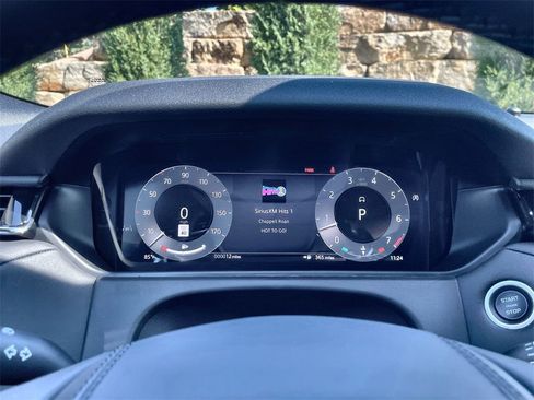 Used 2025 Land Rover Range Rover Velar Dynamic HSE image 22