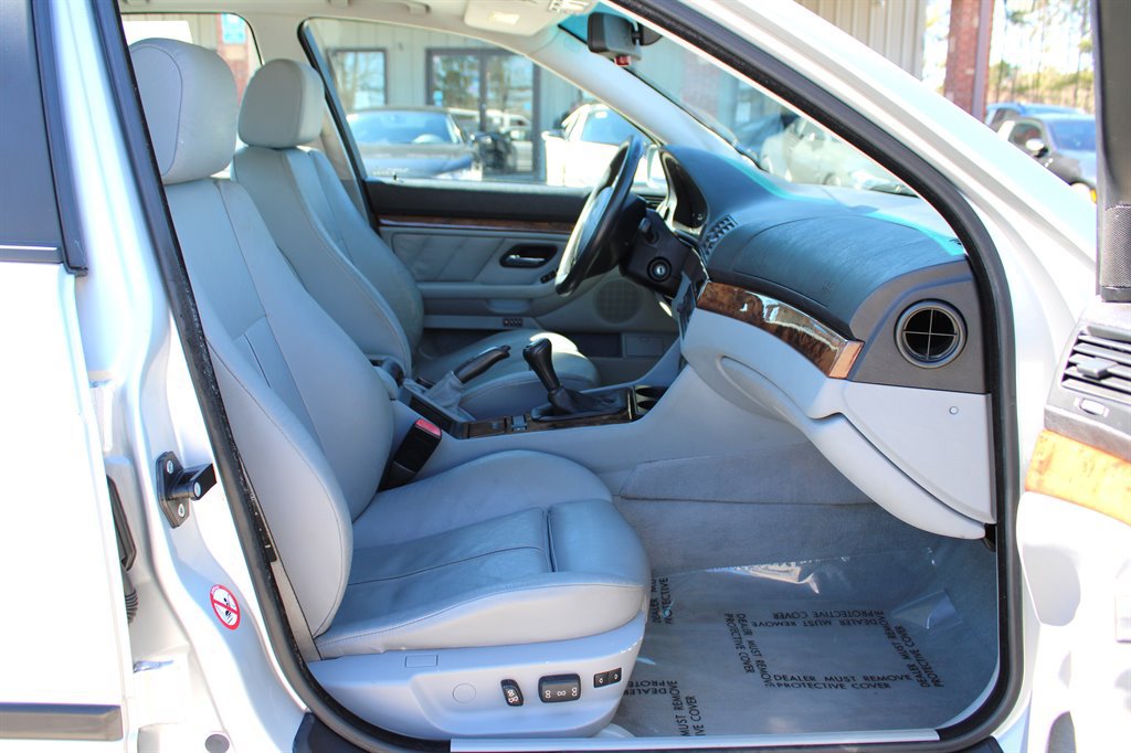 Used 2000 BMW 540i Sedan RWD image 16