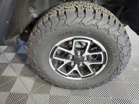 Used 2025 Jeep Wrangler Unlimited Rubicon AWD/4WD image 31