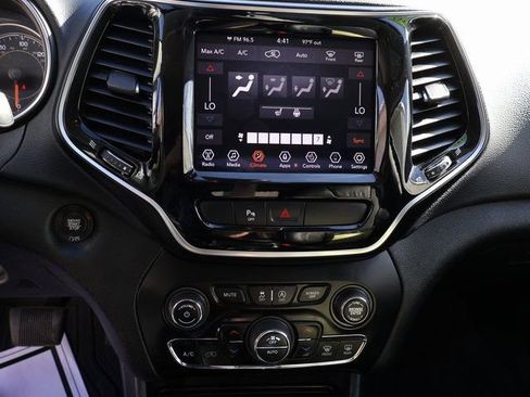 Used 2019 Jeep Cherokee Limited FWD image 24