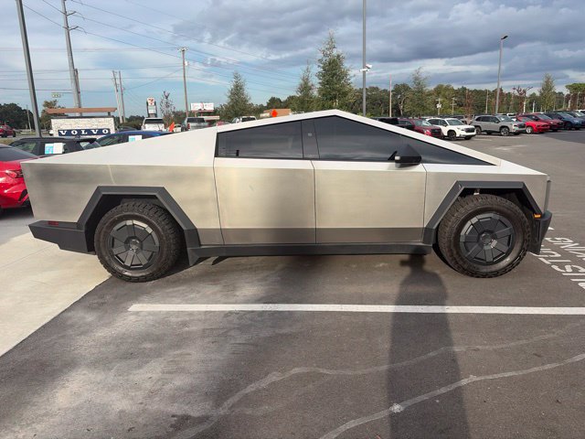 Used 2024 Tesla Cybertruck AWD Crew Cab image 9