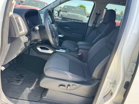 Used 2025 Nissan Frontier SV w/ SV Convenience Package RWD image 9