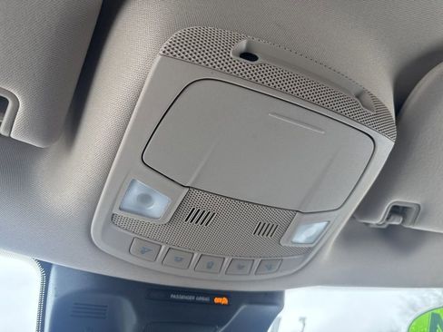 Used 2024 Ford Expedition XLT image 21