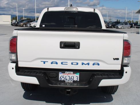 Used 2022 Toyota Tacoma TRD Off-Road RWD image 4