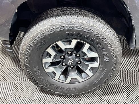 Certified 2019 Toyota Tacoma SR image 28