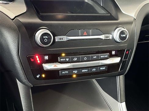 Used 2020 Ford Explorer XLT w/ Equipment Group 202A image 34