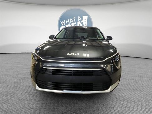 Used 2023 Kia Niro LX image 9