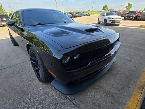 Used 2015 Dodge Challenger SRT Hellcat RWD image 11