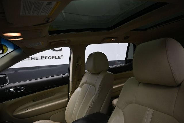 Used 2019 Lincoln MKT AWD image 18