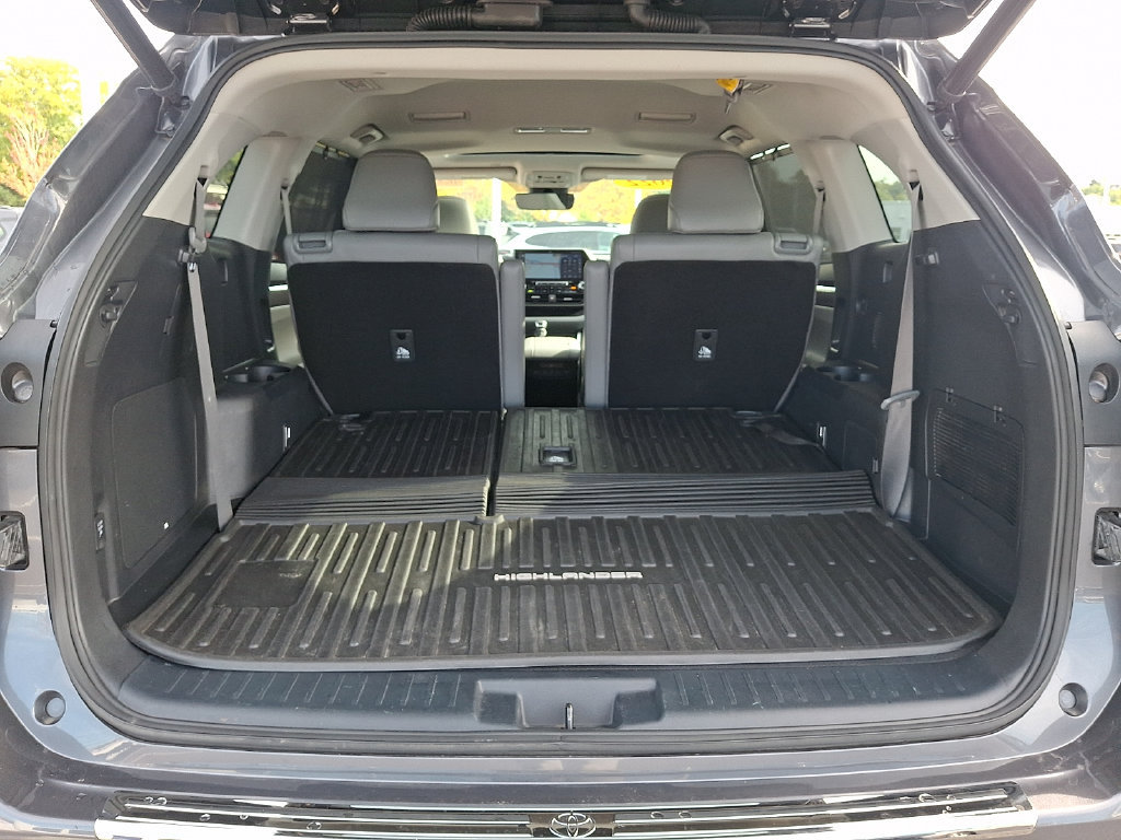 Certified 2022 Toyota Highlander Limited AWD/4WD image 30