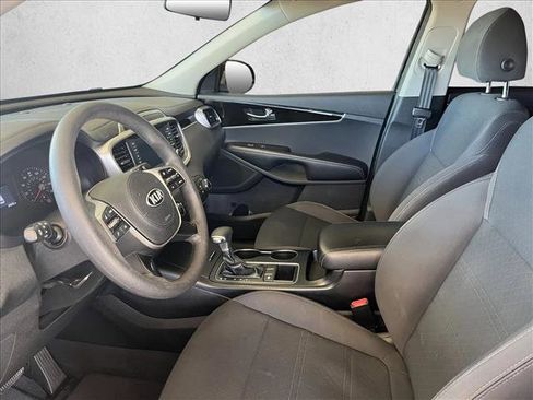 Used 2019 Kia Sorento L image 9