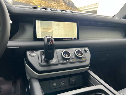 Used 2024 Land Rover Defender 110 S image 9