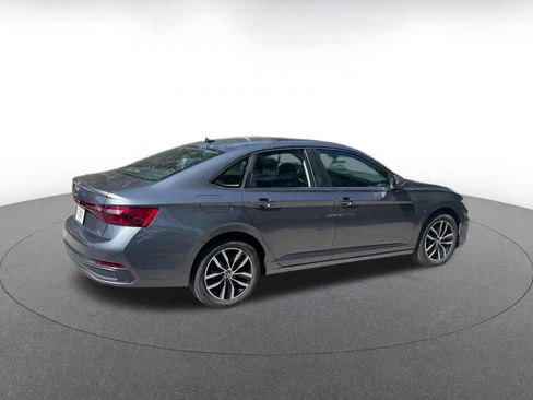 Used 2025 Volkswagen Jetta SE image 14