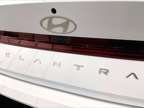 Used 2024 Hyundai Elantra SEL w/ Convenience Package FWD image 13