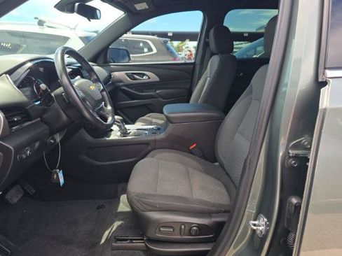 Used 2022 Chevrolet Traverse LT FWD image 3
