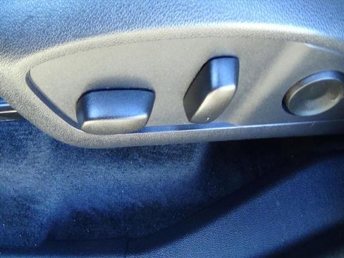 Used 2025 Chevrolet Traverse LT image 16