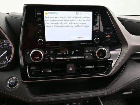 Used 2022 Toyota Highlander XLE FWD image 21