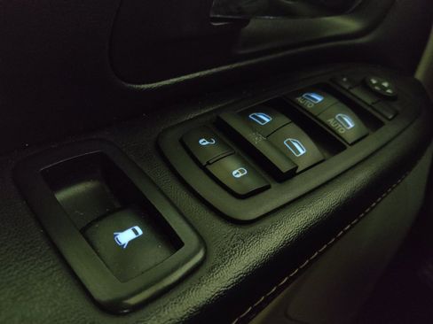 Used 2018 Dodge Grand Caravan SXT FWD image 27