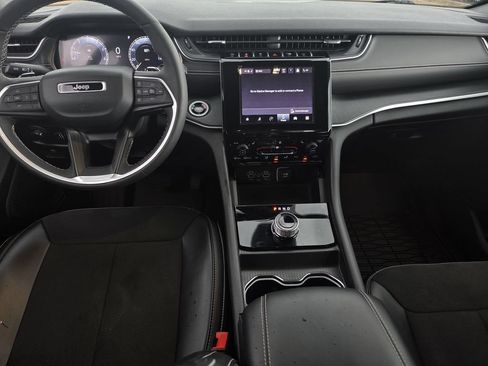 Used 2024 Jeep Grand Cherokee Altitude RWD image 8