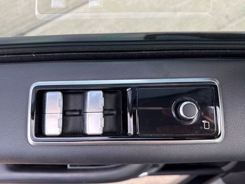 Used 2019 Land Rover Range Rover HSE image 16