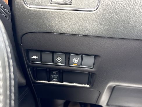 Used 2023 Nissan Armada SL image 7