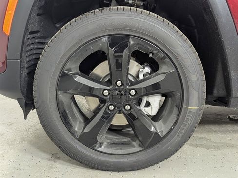 New 2025 Jeep Grand Cherokee Limited w/ Luxury Tech Group II image 9