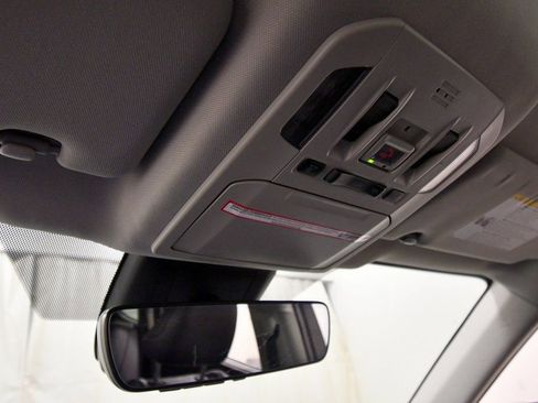 Used 2022 Toyota Highlander XLE image 29