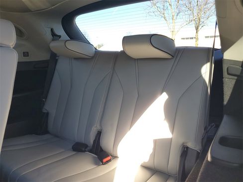 Certified 2023 Acura MDX SH-AWD w/ Advance Package image 16