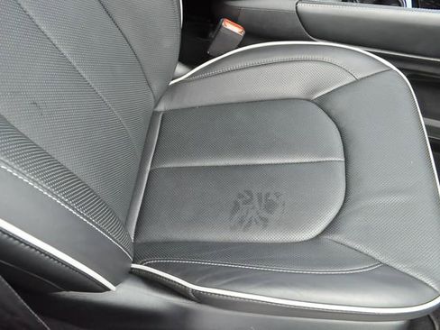 Used 2025 Chrysler Pacifica Limited FWD image 20