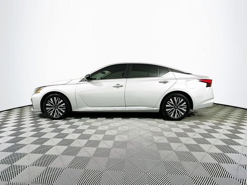 Used 2024 Nissan Altima 2.5 SV image 23