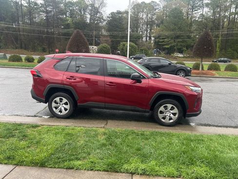 Used 2023 Toyota RAV4 LE image 9