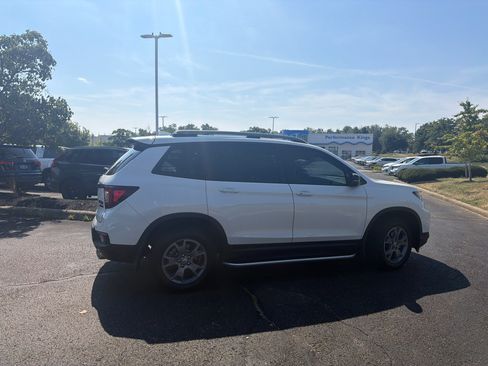 Used 2025 Honda Passport TrailSport image 17