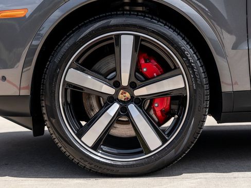 Certified 2025 Porsche Cayenne S AWD/4WD image 15