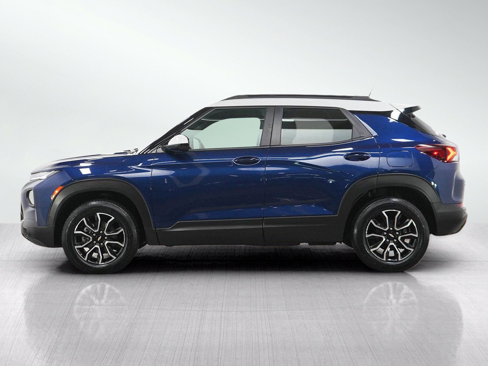 Used 2022 Chevrolet TrailBlazer ACTIV w/ Sun and Liftgate Package AWD/4WD image 3