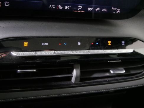 Used 2025 Buick Enclave Avenir image 28