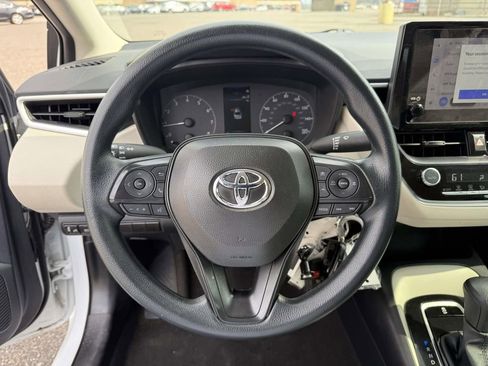 Used 2025 Toyota Corolla LE image 16