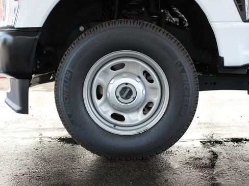 Used 2025 Ford F250 XL AWD/4WD image 39