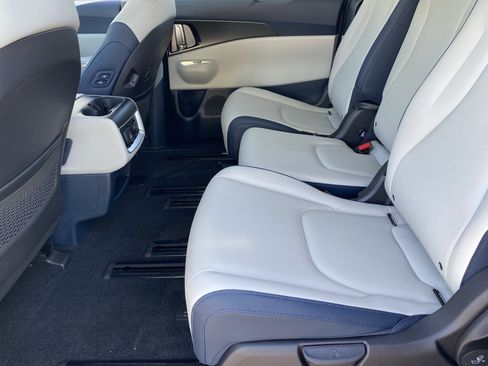 New 2026 Kia Carnival SX w/ SX Dark Edition Package image 15