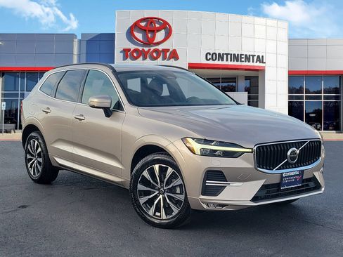Used 2023 Volvo XC60 B5 Core AWD/4WD image 2