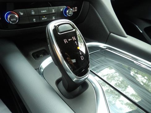 Used 2019 Buick Enclave Essence AWD/4WD image 22
