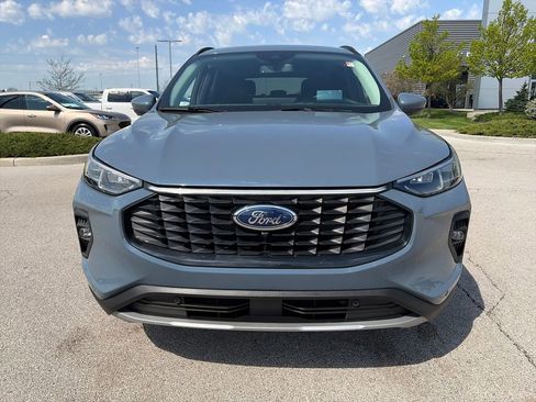 Used 2025 Ford Escape Platinum w/ Premium Technology Package FWD image 2