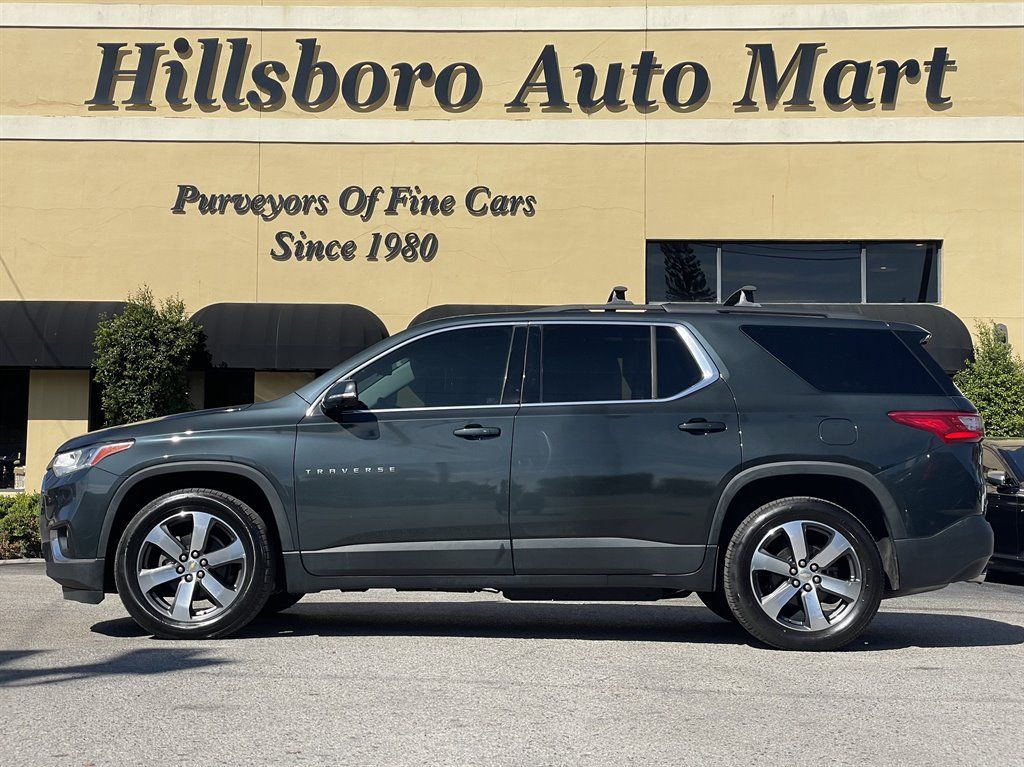 Used 2020 Chevrolet Traverse LT w/ LT Premium Package AWD/4WD image 3