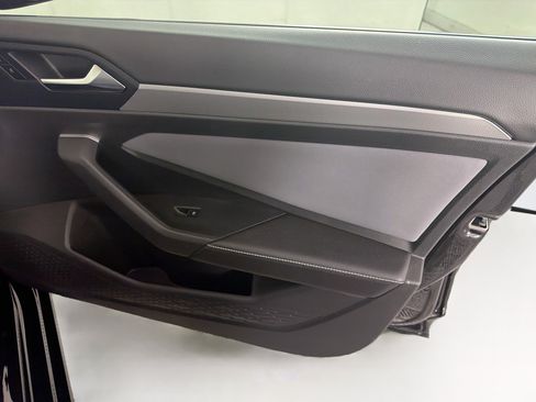 Used 2025 Volkswagen Jetta SE FWD image 30