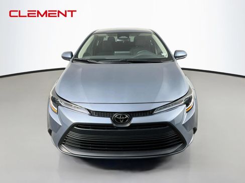 Used 2025 Toyota Corolla LE FWD image 2